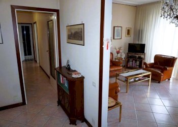 Soggiorno - Four-room apartment Via Giuseppe Carozzi 4, Milano (neighborhood Inganni) - photo 5