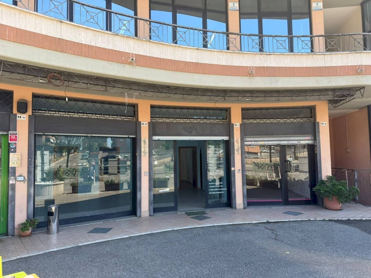 Locale commerciale Via Aldo Moro 98- Rizzitano - Shopping Center Via Aldo Moro 98, Aprilia - photo 2