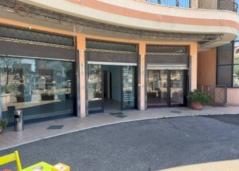 WhatsApp Image 2026-06-25 at 11.54.21 (1) - Shopping Center Via Aldo Moro 98, Aprilia - photo 6