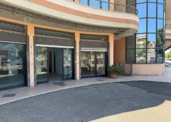 WhatsApp Image 2026-06-25 at 11.54.21 - Shopping Center Via Aldo Moro 98, Aprilia - photo 7