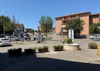 WhatsApp Image 2026-06-25 at 11.54.22 - Shopping Center Via Aldo Moro 98, Aprilia - photo 9