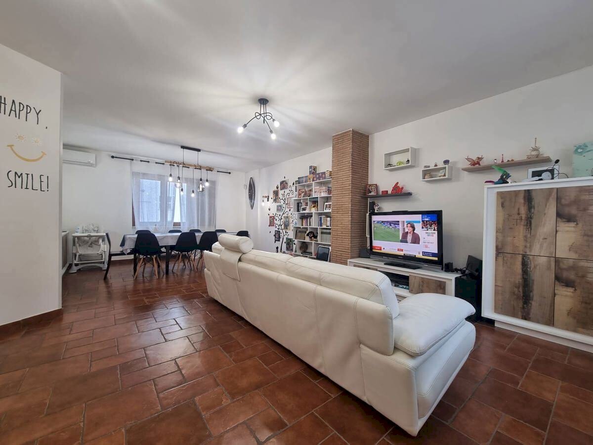 40.jpg - Porzione di casa VIA IPPOLITO NIEVO 5, Aprilia - foto 1