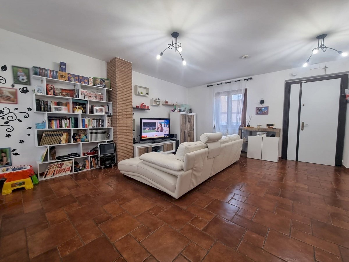 41.jpg - Porzione di casa VIA IPPOLITO NIEVO 5, Aprilia - foto 2