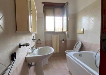 8.jpg - Three-room apartment VIA Brembo 61, Aprilia - photo 21