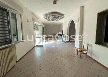 Commercial Premises Altopascio - photo 1