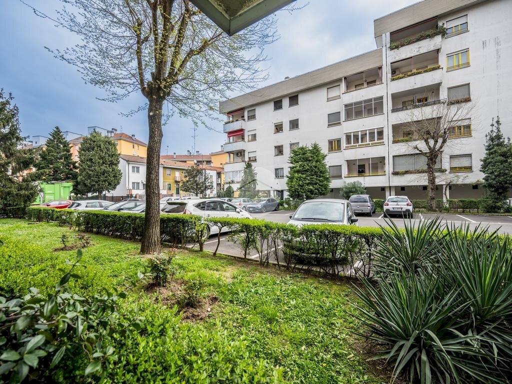 Quadrilocale Via Giacinto Menotti Serrati, Milano (zona Ponte Lambro) - foto 1