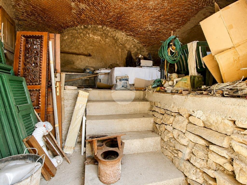 Warehouse Via IV Novembre, Chiusavecchia - photo 3