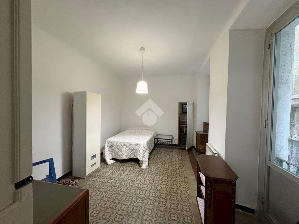 Four-room apartment Via di S. Bernardo, Genova (neighborhood Centro Storico) - photo 2