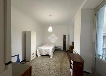 Four-room apartment Via di S. Bernardo, Genova (neighborhood Centro Storico) - photo 2