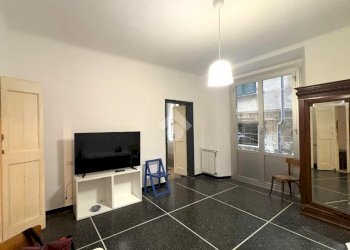Four-room apartment Via di S. Bernardo, Genova (neighborhood Centro Storico) - photo 4