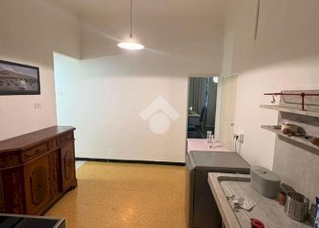 Four-room apartment Via di S. Bernardo, Genova (neighborhood Centro Storico) - photo 8
