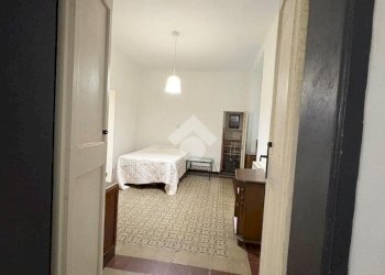 Four-room apartment Via di S. Bernardo, Genova (neighborhood Centro Storico) - photo 26