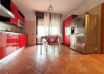 Three-room apartment Via Carlo Mazzola, Peschiera Borromeo - photo 3