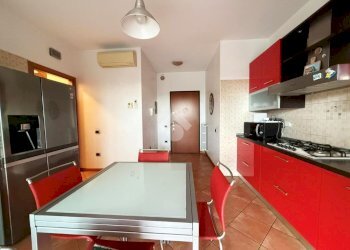 Three-room apartment Via Carlo Mazzola, Peschiera Borromeo - photo 14