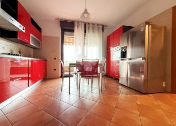 Three-room apartment Via Carlo Mazzola, Peschiera Borromeo - photo 16