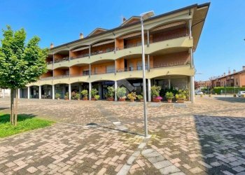 Three-room apartment Via Carlo Mazzola, Peschiera Borromeo - photo 21