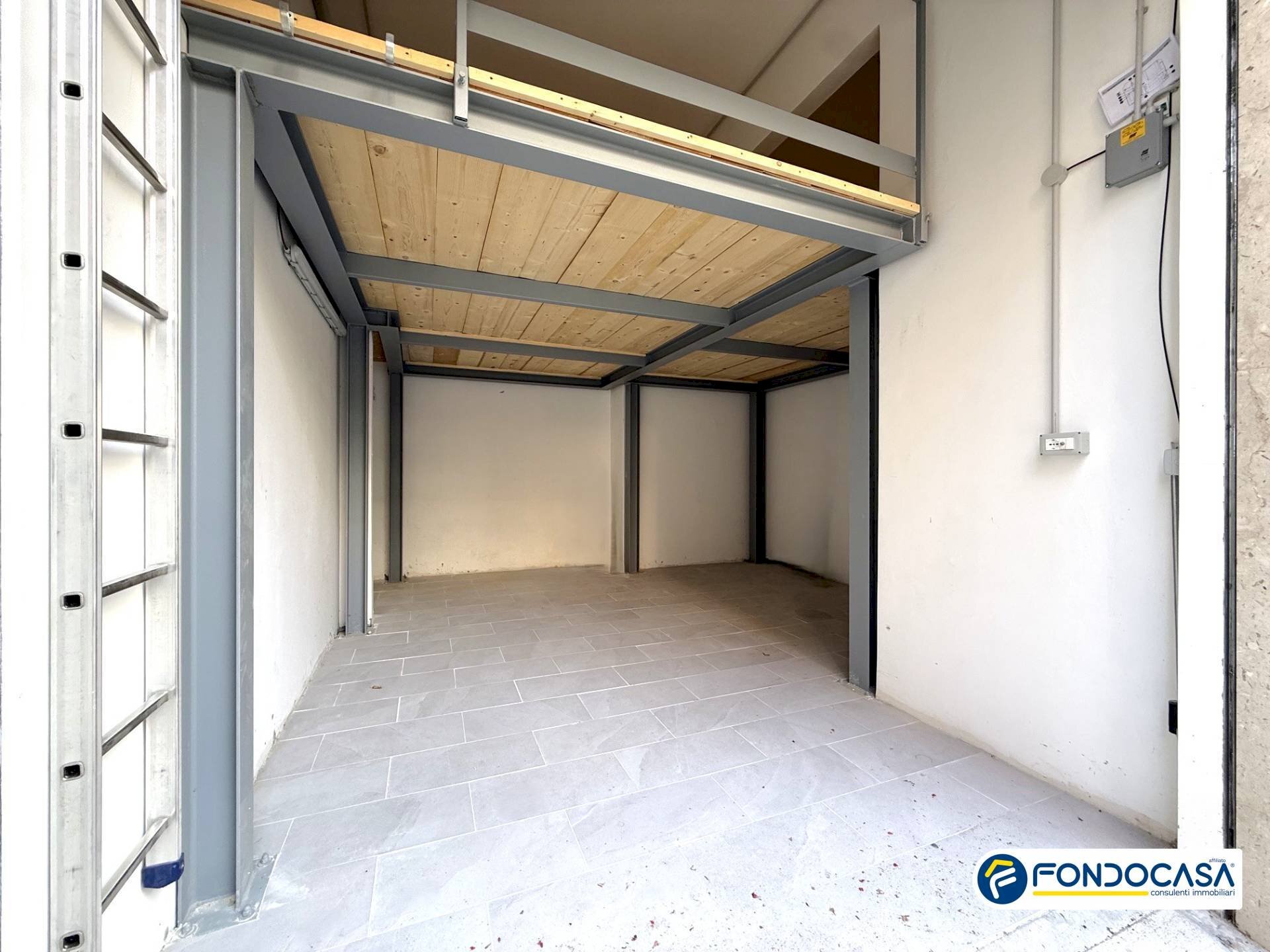 Foto 1 - Box Via Aurelia
 
378, Loano - foto 1