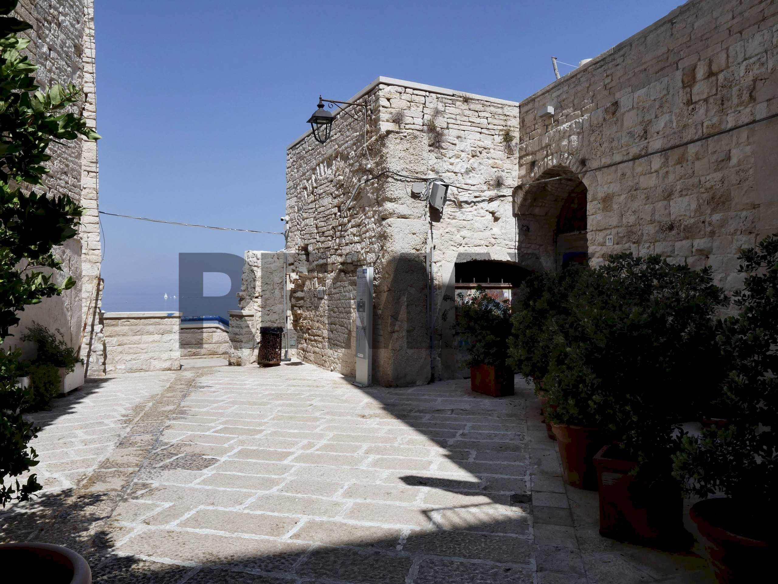 Edificio all\'aperto - Castello Via Marco Polo
18, Giovinazzo - foto 2