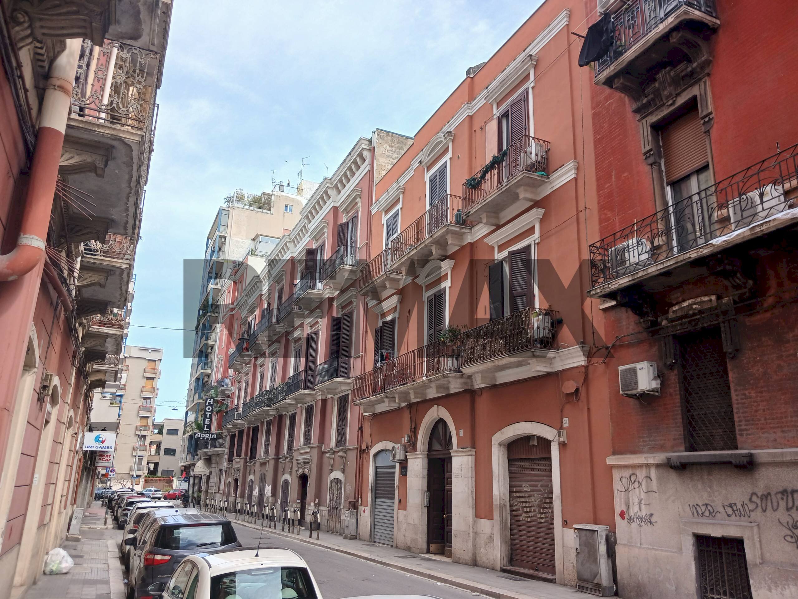 Edificio all\'aperto - Trilocale Via Luigi Zuppetta
30, Bari - foto 2
