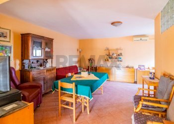 Sala da pranzo - Trilocale via  Giacomo Matteotti
 
162, Misterbianco - foto 10