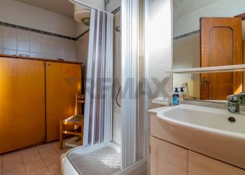 Bagno - Trilocale via  Giacomo Matteotti
 
162, Misterbianco - foto 24