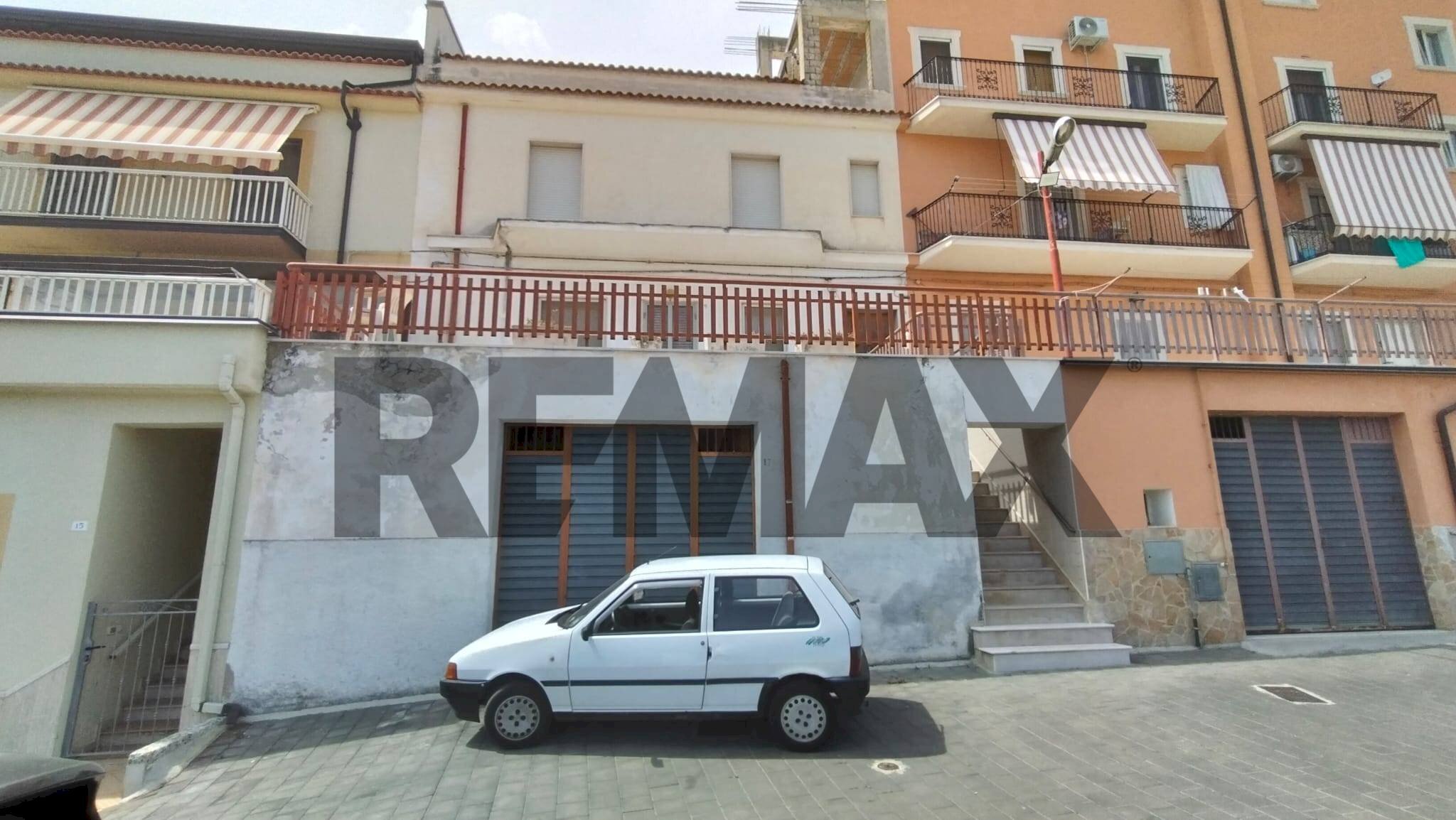 Edificio all\'aperto - Casa semi indipendente Via Umberto Giordano
 
19, Carpino - foto 1