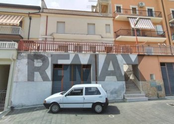 Edificio all\'aperto - Semi-detached house Via Umberto Giordano
 
19, Carpino - photo 1