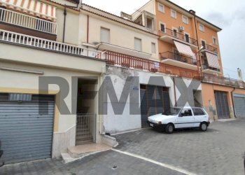 Edificio all\'aperto - Semi-detached house Via Umberto Giordano
 
21, Carpino - photo 2