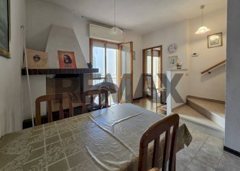 Sala da pranzo - Appartamento Via d'urbano
 
43, Fara Filiorum Petri - foto 6