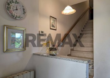 Scale - Appartamento Via d'urbano
 
43, Fara Filiorum Petri - foto 13