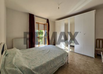Camera / camera da letto - Appartamento Via d'urbano
 
43, Fara Filiorum Petri - foto 18