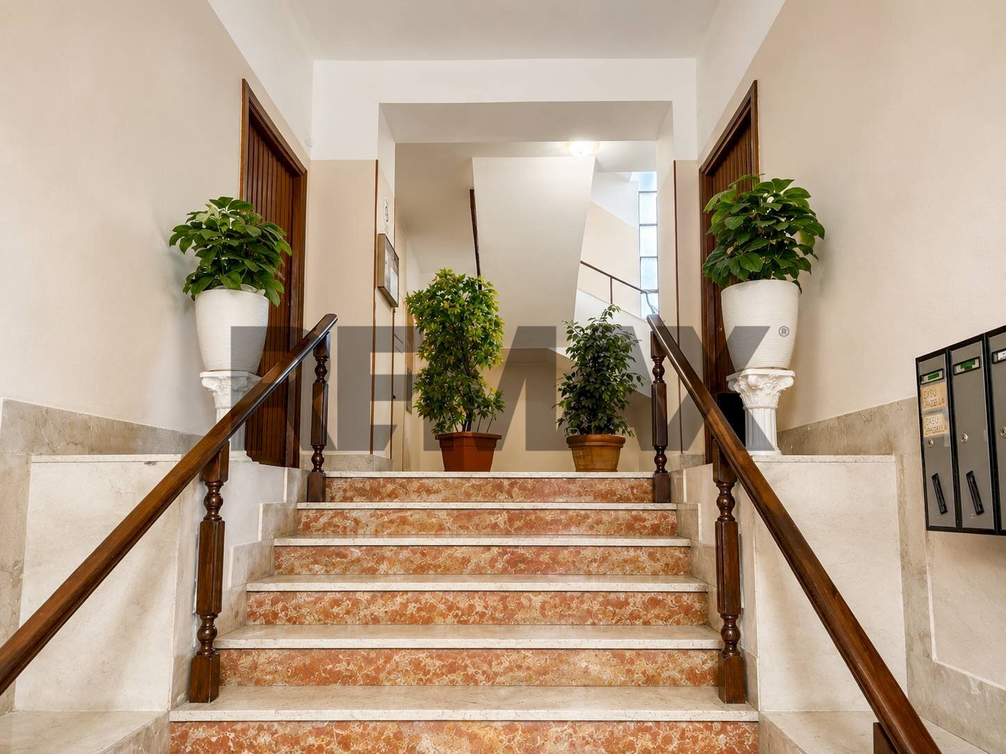 Ricezione / Lobby - Three-room apartment Via Regoli
7, Sassari - photo 3