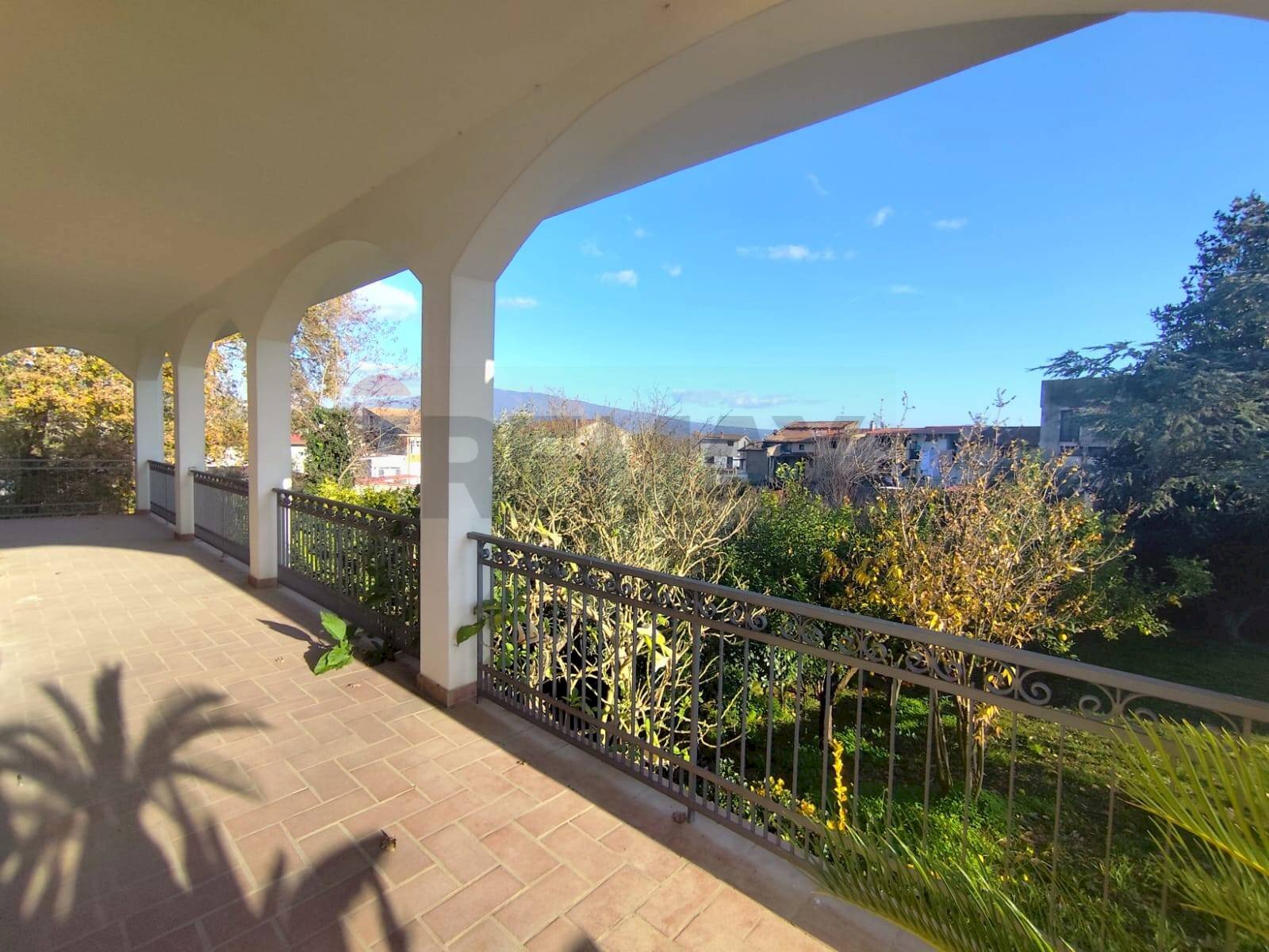 Terrazza - Villa Via Francesco Baracca
 
74, Santi Cosma e Damiano - foto 1