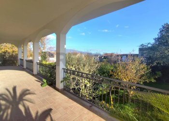 Terrazza - Villa Via Francesco Baracca
 
74, Santi Cosma e Damiano - foto 1