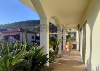 Terrazza - Villa Via Francesco Baracca
 
74, Santi Cosma e Damiano - foto 5