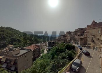 Edificio all\'aperto - Casa indipendente via Borgo Cuba
 
18, Chiaramonte Gulfi - foto 13