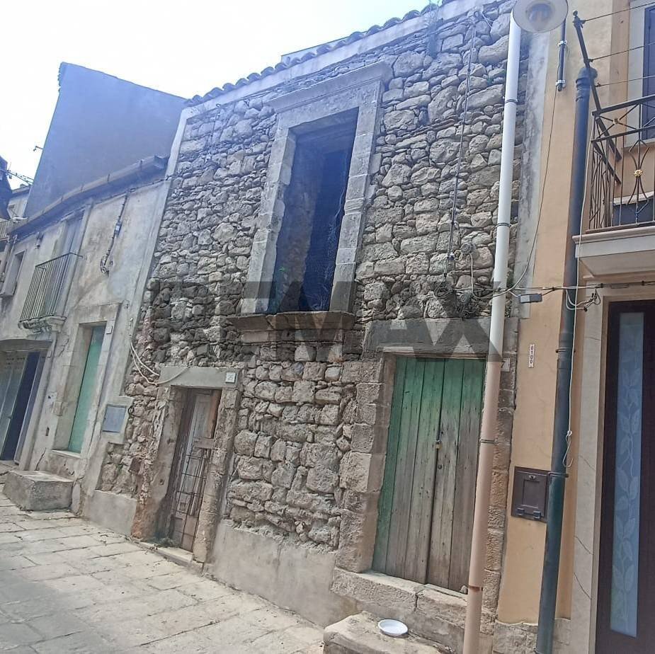 Edificio all\'aperto - Casa indipendente via alcanata
27, Chiaramonte Gulfi - foto 2