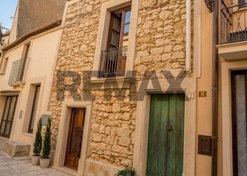 Casa all\'aperto - Casa indipendente via  alcanata
 
27, Chiaramonte Gulfi - foto 1