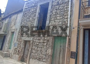 Edificio all\'aperto - Casa indipendente via  alcanata
 
27, Chiaramonte Gulfi - foto 2