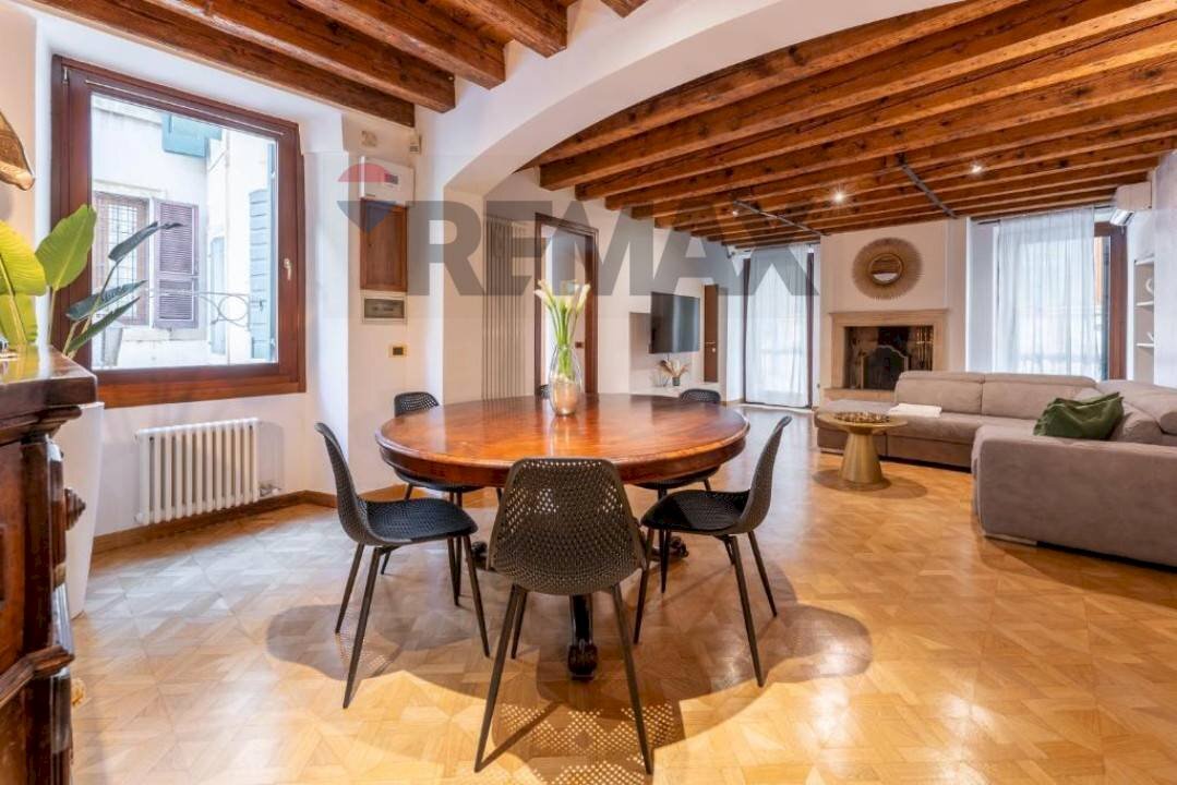 Sala da pranzo - Commercial Premises Corte Sgarzerie
 
1, Verona - photo 1