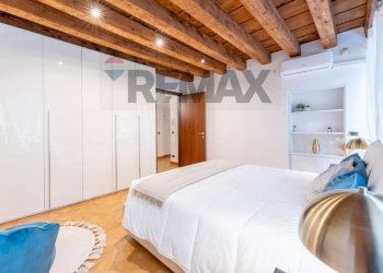 Camera / camera da letto - Commercial Premises Corte Sgarzerie
1, Verona - photo 9
