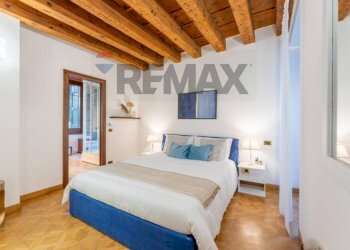 Camera / camera da letto - Commercial Premises Corte Sgarzerie
1, Verona - photo 10