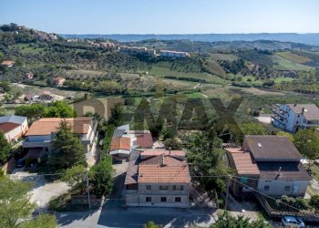Vista delle montagne - Semi-detached house via ripoli
 
11, Spoltore - photo 5