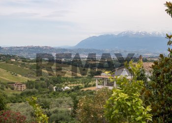 Vista delle montagne - Semi-detached house via ripoli
 
11, Spoltore - photo 49
