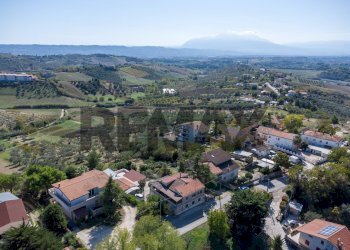 Vista delle montagne - Semi-detached house via ripoli
 
11, Spoltore - photo 62