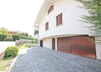 ingresso carrale - Villa via ippolito nievo, Mozzo - foto 50