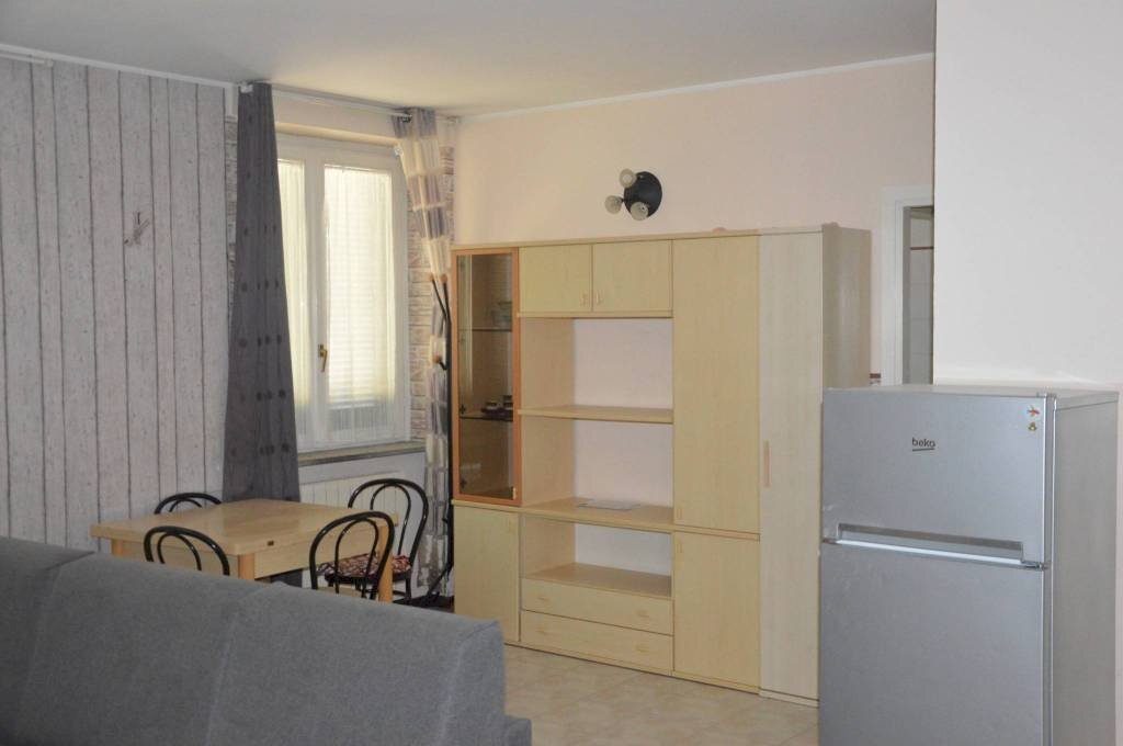 Camera da letto - Two-room apartment via Tonale, Gallarate - photo 2