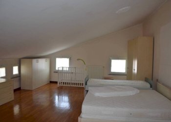 Camera da letto - Two-room apartment via Tonale, Gallarate - photo 8