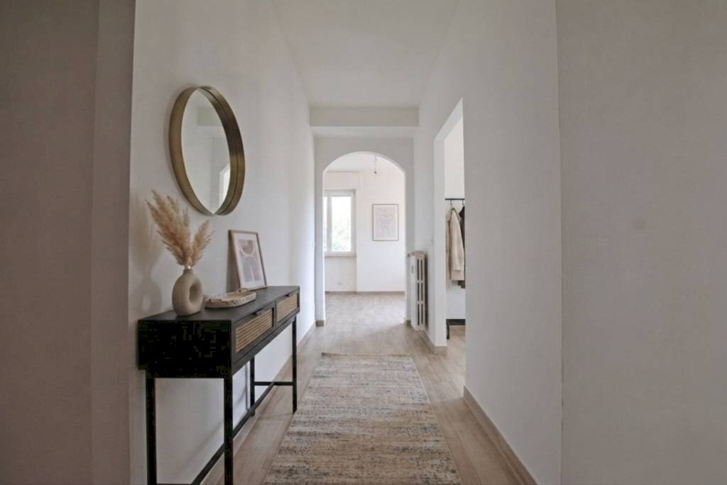 Corridoio - Appartamento via Alessandro Manzoni, 14, Mondovì - foto 2