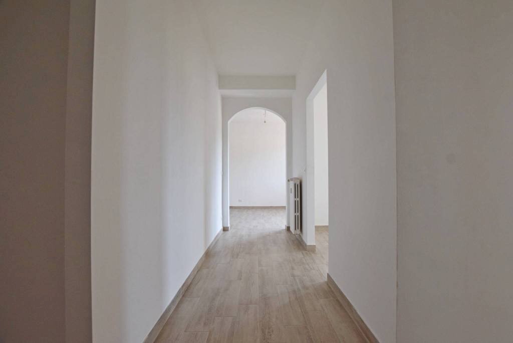 Corridoio - Appartamento via Alessandro Manzoni, 14, Mondovì - foto 3
